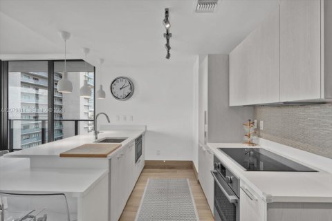 Condo in Miami, Florida, 3 bedrooms  № 2331927 - photo 7