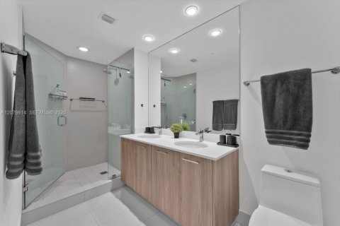 Condo in Miami, Florida, 3 bedrooms  № 2331927 - photo 10