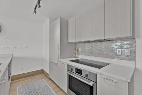 Condo in Miami, Florida, 3 bedrooms  № 2331927 - photo 9