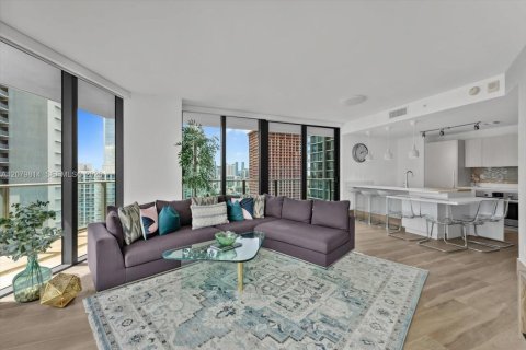 Condo in Miami, Florida, 3 bedrooms  № 2331927 - photo 2
