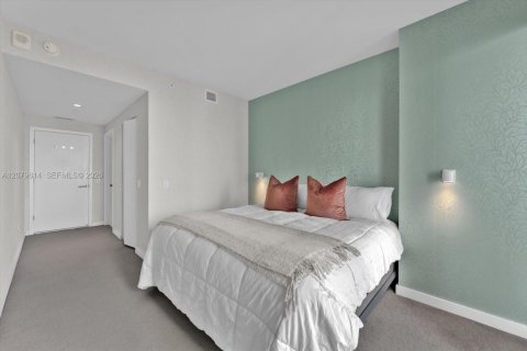 Condo in Miami, Florida, 3 bedrooms  № 2331927 - photo 13