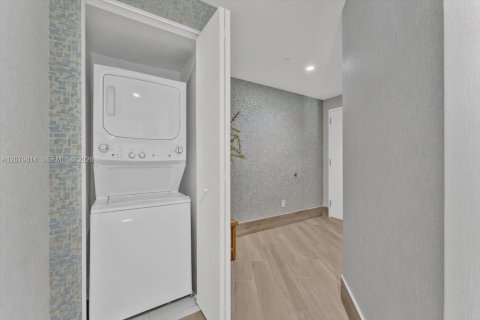 Condo in Miami, Florida, 3 bedrooms  № 2331927 - photo 22