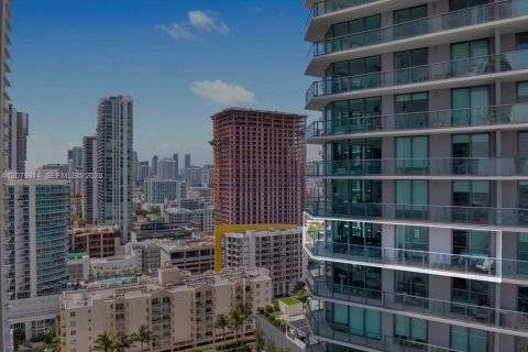 Condo in Miami, Florida, 3 bedrooms  № 2331927 - photo 24