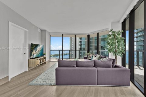 Condo in Miami, Florida, 3 bedrooms  № 2331927 - photo 3