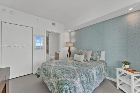 Condo in Miami, Florida, 3 bedrooms  № 2331927 - photo 17