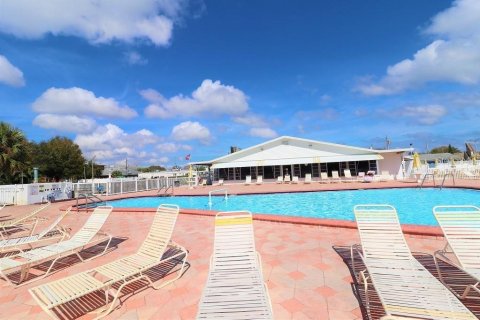 Condo in Saint Petersburg, Florida, 1 bedroom  № 1869767 - photo 2
