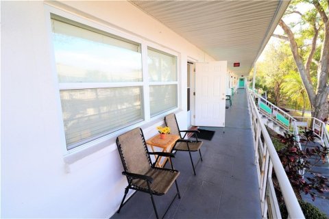 Condo in Saint Petersburg, Florida, 1 bedroom  № 1869767 - photo 3