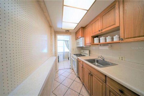 Condo in Saint Petersburg, Florida, 1 bedroom  № 1869767 - photo 7