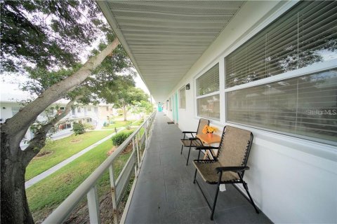 Condo in Saint Petersburg, Florida, 1 bedroom  № 1869767 - photo 12