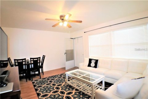 Condo in Saint Petersburg, Florida, 1 bedroom  № 1869767 - photo 4