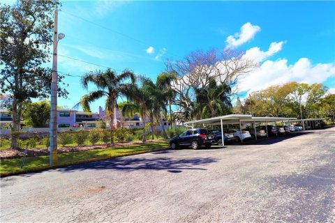 Condo in Saint Petersburg, Florida, 1 bedroom  № 1869767 - photo 15