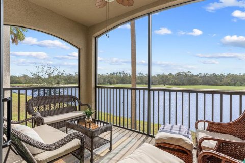 Condo in Lakewood Ranch, Florida, 2 bedrooms in LAKEWOOD NATIONAL  № 1717909 - photo 1