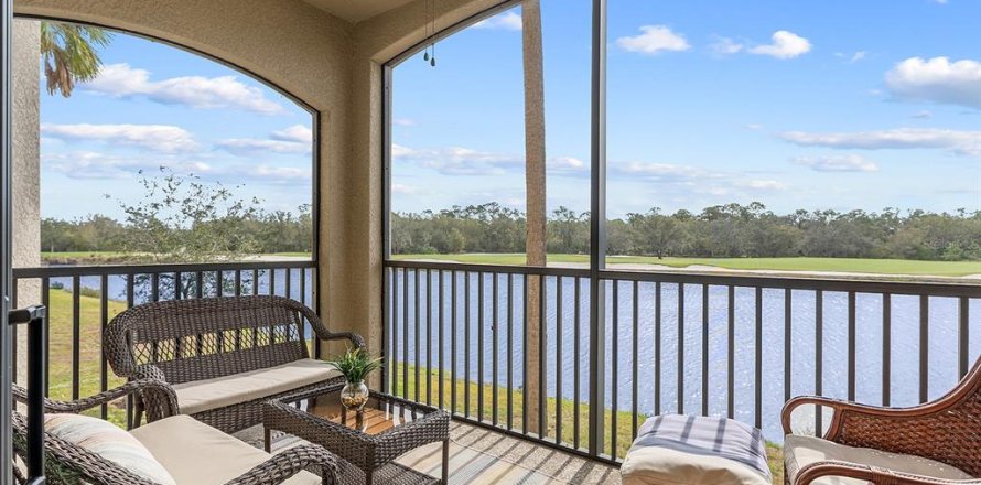 Condo in Lakewood Ranch, Florida, 2 bedrooms in LAKEWOOD NATIONAL № 1717909