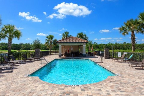 Condo in Lakewood Ranch, Florida, 2 bedrooms in LAKEWOOD NATIONAL  № 1717909 - photo 29