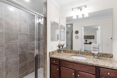 Condo in Lakewood Ranch, Florida, 2 bedrooms in LAKEWOOD NATIONAL  № 1717909 - photo 25