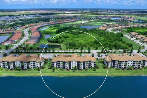 Condo in Lakewood Ranch, Florida, 2 bedrooms in LAKEWOOD NATIONAL  № 1717909 - photo 5