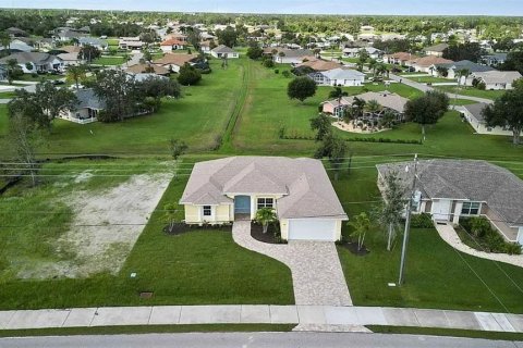 House in Punta Gorda, Florida 3 bedrooms, 173.08 sq.m. № 1854635 - photo 3