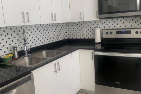 Touwnhouse à louer à Homestead, Floride: 4 chambres, 139.35 m2 № 1941926 - photo 2