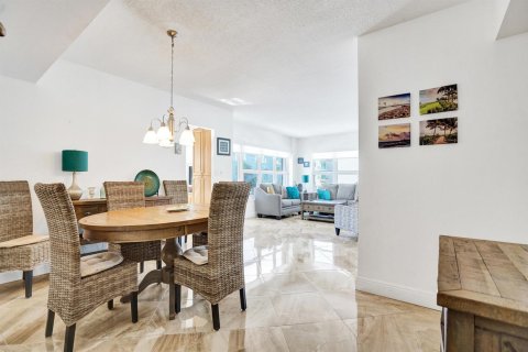 Condominio en venta en Pompano Beach, Florida, 2 dormitorios, 117.52 m2 № 2250543 - foto 10