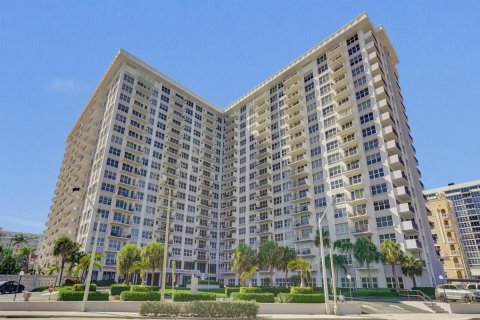 Condominio en venta en Pompano Beach, Florida, 2 dormitorios, 117.52 m2 № 2250543 - foto 2