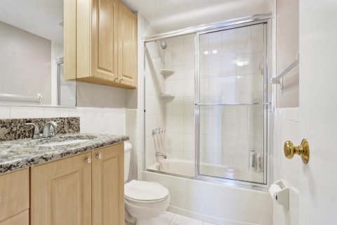 Condominio en venta en Pompano Beach, Florida, 2 dormitorios, 117.52 m2 № 2250543 - foto 26