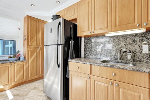 Condominio en venta en Pompano Beach, Florida, 2 dormitorios, 117.52 m2 № 2250543 - foto 8