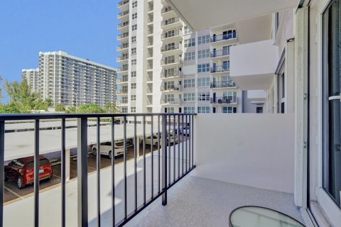 Condominio en venta en Pompano Beach, Florida, 2 dormitorios, 117.52 m2 № 2250543 - foto 24
