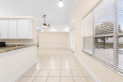House in Oviedo, Florida 5 bedrooms, 236.44 sq.m. № 1781125 - photo 12