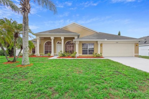 House in Oviedo, Florida 5 bedrooms, 236.44 sq.m. № 1781125 - photo 1