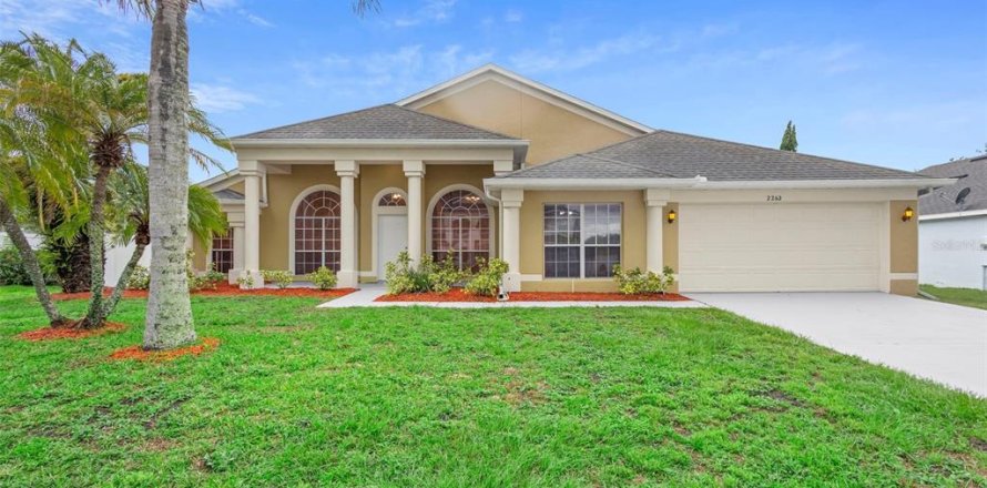 House in Oviedo, Florida 5 bedrooms, 236.44 sq.m. № 1781125