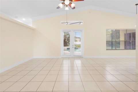 House in Oviedo, Florida 5 bedrooms, 236.44 sq.m. № 1781125 - photo 14