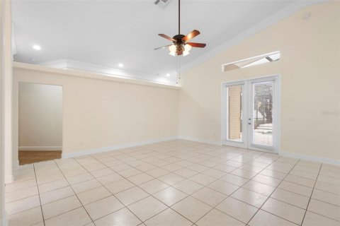 House in Oviedo, Florida 5 bedrooms, 236.44 sq.m. № 1781125 - photo 6
