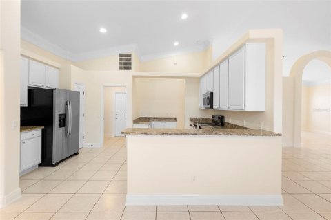 House in Oviedo, Florida 5 bedrooms, 236.44 sq.m. № 1781125 - photo 9