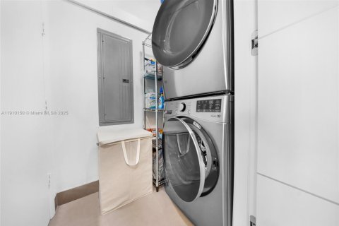 Copropriété à vendre à Sunny Isles Beach, Floride: 2 chambres, 195.65 m2 № 1966401 - photo 28