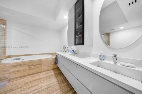 Copropriété à vendre à Sunny Isles Beach, Floride: 2 chambres, 195.65 m2 № 1966401 - photo 19
