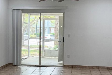 Townhouse in Tampa, Florida 2 bedrooms, 101.45 sq.m. № 2204582 - photo 17