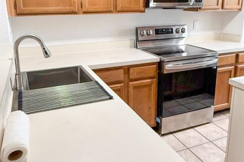 Townhouse in Tampa, Florida 2 bedrooms, 101.45 sq.m. № 2204582 - photo 14