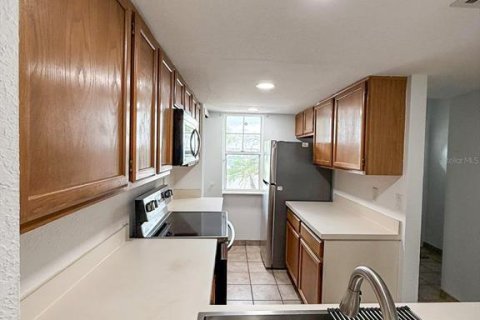 Townhouse in Tampa, Florida 2 bedrooms, 101.45 sq.m. № 2204582 - photo 5