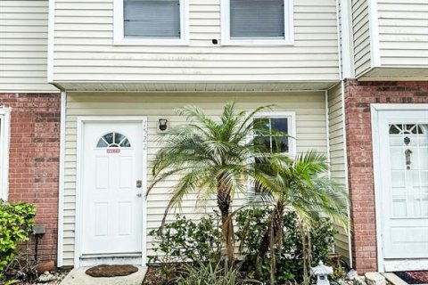 Townhouse in Tampa, Florida 2 bedrooms, 101.45 sq.m. № 2204582 - photo 2