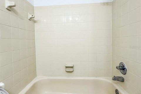 Townhouse in Tampa, Florida 2 bedrooms, 101.45 sq.m. № 2204582 - photo 22