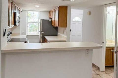 Townhouse in Tampa, Florida 2 bedrooms, 101.45 sq.m. № 2204582 - photo 13