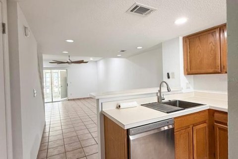 Townhouse in Tampa, Florida 2 bedrooms, 101.45 sq.m. № 2204582 - photo 10