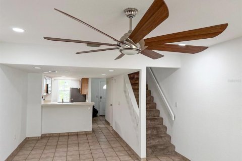 Townhouse in Tampa, Florida 2 bedrooms, 101.45 sq.m. № 2204582 - photo 18