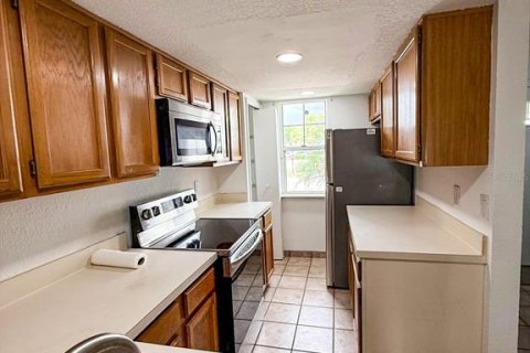 Townhouse in Tampa, Florida 2 bedrooms, 101.45 sq.m. № 2204582 - photo 4