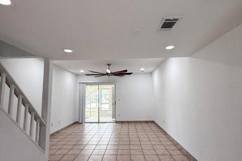 Townhouse in Tampa, Florida 2 bedrooms, 101.45 sq.m. № 2204582 - photo 16