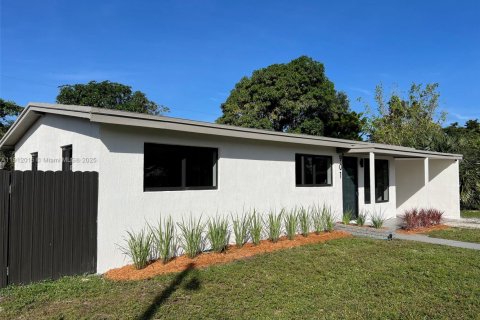 Casa en venta en Fort Lauderdale, Florida, 3 dormitorios № 1968369 - foto 1