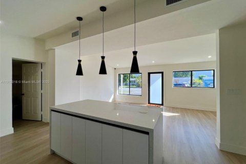 Casa en venta en Fort Lauderdale, Florida, 3 dormitorios № 1968369 - foto 13