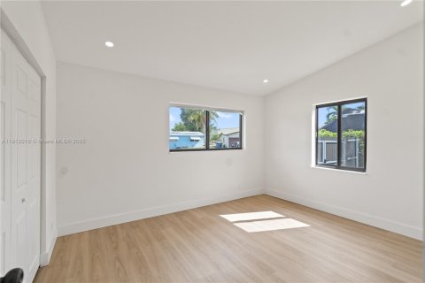 Casa en venta en Fort Lauderdale, Florida, 3 dormitorios № 1968369 - foto 25