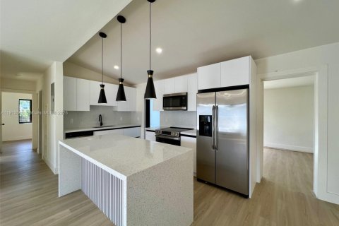 Casa en venta en Fort Lauderdale, Florida, 3 dormitorios № 1968369 - foto 10