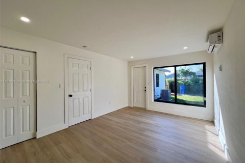 Casa en venta en Fort Lauderdale, Florida, 3 dormitorios № 1968369 - foto 18